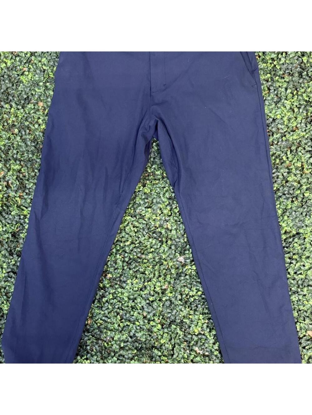 Lululemon men’s pants in a versatile dark navy blue. Men’s 36